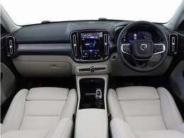 Google搭載/ETC2.0/360度カメラのフルセット搭載。9インチ・タッチスクリーン式センターディスプレイと、モード選択式の12.3インチデジタル液晶ドライバー・ディスプレイを装備。