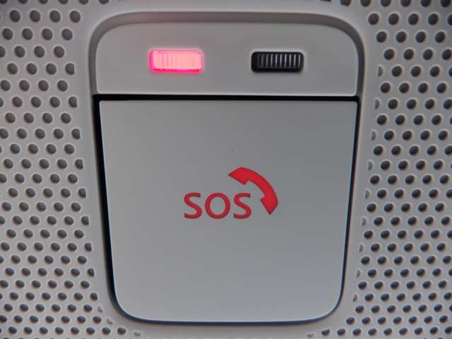 【SOSコール】急病時や危険を感じた時には、SOSコールスイッチを押してください。万が一の事故発生時には、エアバッグ展開と連動し自動通報されます。