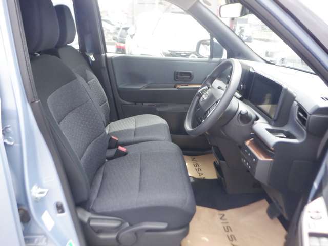 清潔で広々した座席です！是非、現車を見て体感してみてください。