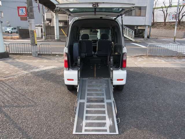 電車でお越しの場合、最寄の駅は市営地下鉄東西線の小野駅です。　JR東海道線の山科駅（京都駅より1駅東）から市営地下鉄に乗り換えて頂くのがスムーズです。