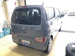 バックドアは開口部が広いので荷物の積み下ろしに便利です☆