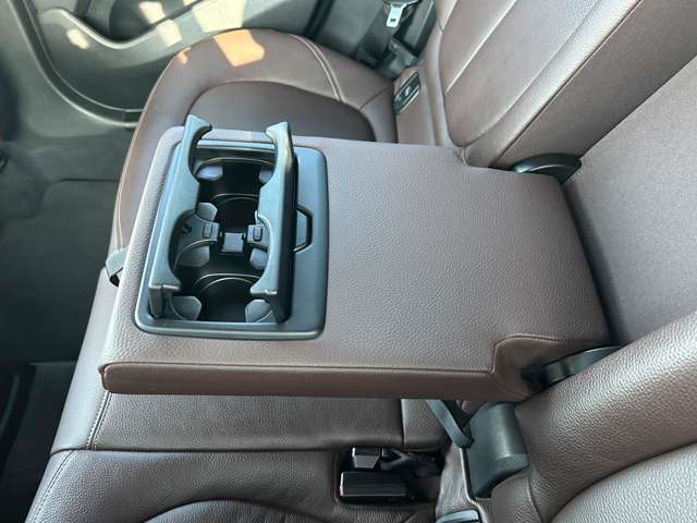 LIBERALAでは多種多様の車種をご用意させていただいております。お客様がご納得いくまで、そのお車の持つ特性を五感すべてで感じ取っていただける場をご提供します。