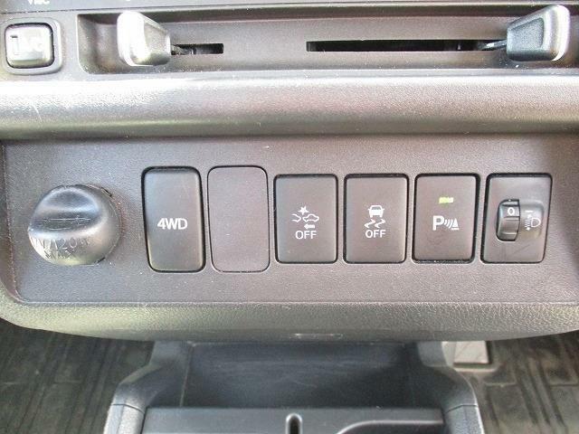 ボタン一つで4WDへの切り替えが可能です！スマートアシストや横滑り防止装置、バックソナーが装備されています。