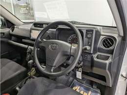 見通しのよいすっきりとした視界で、誰でも運転しやすいです。運転のしやすさは疲れにくさにも繋がりますよ♪