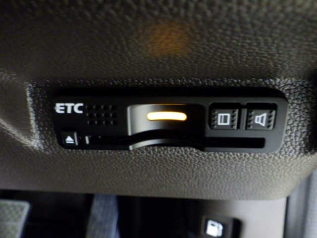 ETC付！高速道路の料金所はキャッシュレスで通過です！サービスエリア等にあるスマートインターの出入りも利用可能でとっても便利☆ご納車後すぐにお使い頂けるようセットアップしてのお渡しとなります。