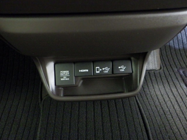 【POWEROUTLET】12V電源ソケットを設置しております。周辺機器の充電にご利用頂けます☆