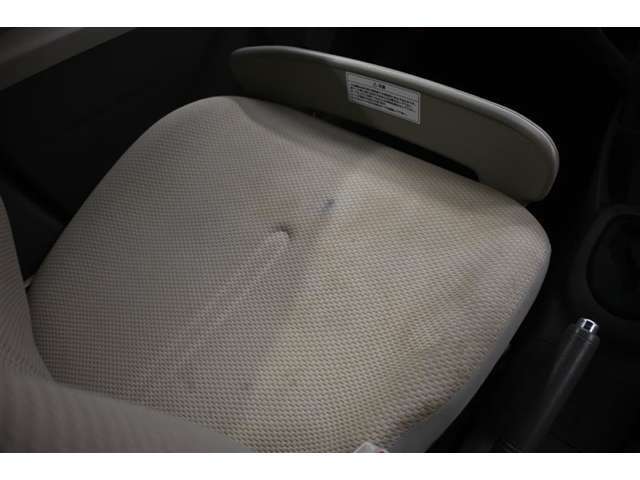 急ブレーキ時などに助手席に置いたバッグや荷物の脱落防止に役立ちます♪
