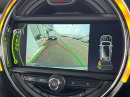 ●バックカメラ：便利な【バックカメラ】で安全確認もできます。駐車が苦手な方にもオススメな便利機能です。