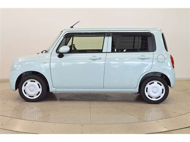 総額は岐阜県内・店頭納車、下取り車なし、1年間走行距離無制限の中古車保証付きの場合の概算です。お客様の状況により金額はかわってきますので、是非一度お問い合わせください。
