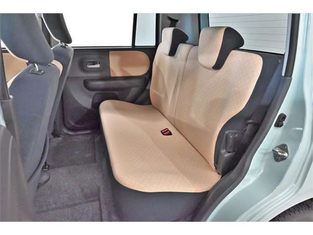 中古車をキレイで気持ちよくお乗りいただけるよう、エンジンルームからシートを外した洗浄まで、目に見えない部分も徹底的に洗浄しています！