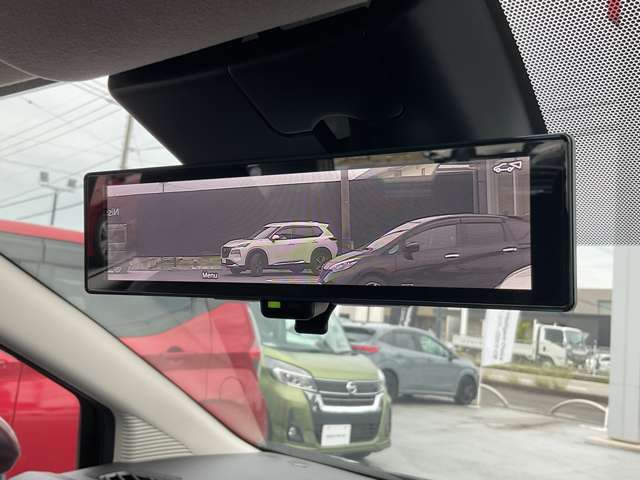 インテリジェントルームミラーで定員乗車時や大きな荷物があっても後方視界が確保できます。