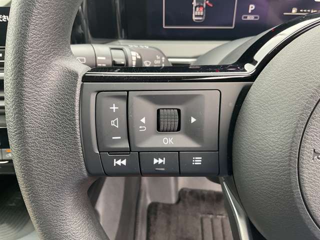ステアリングリモコンで運転中も安全に各種機能が利用できます。