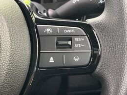 【アダプティブクルーズコントロール】高速道路での長距離走行が楽に！！自動で速度を保つクルーズコントロールが、衝突軽減システムと連携し、前方の車両を感知して車間を保つように速度調節してくれます！！