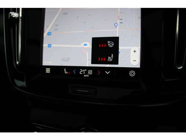 前後シートヒーターに加えて、ステアリングホイールにもヒーター機能を装備　冬の冷たいハンドルはもう心配ありません