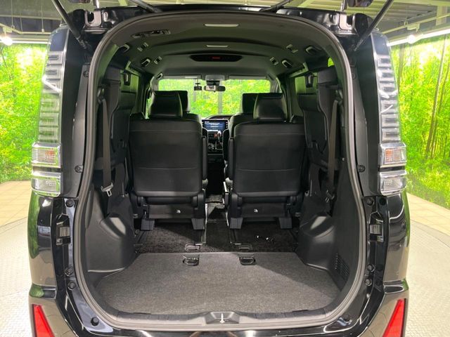 積み下ろしのしやすいデッキにはたっぷりと荷物を積み込んでいただけます。遊びから仕事まで、様々なシーンで頼れます♪