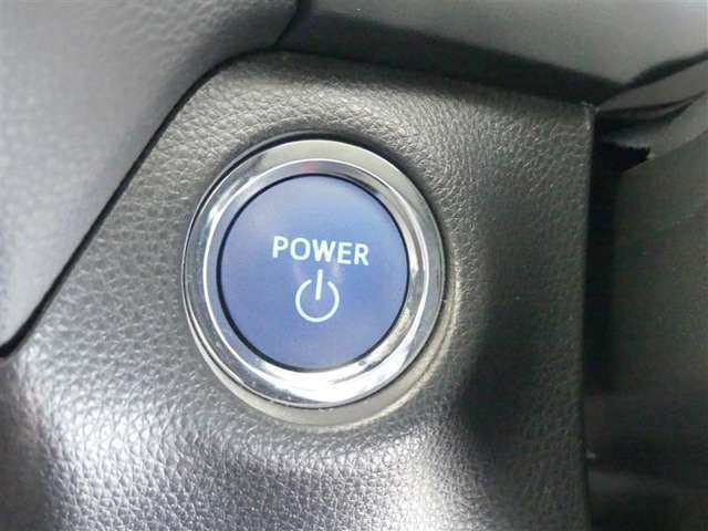 【スマートキーボタン】ブレーキを踏みながらボタンを押せばエンジンスタート。カギを出さなくてもエンジンのON・OFFが出来て便利です