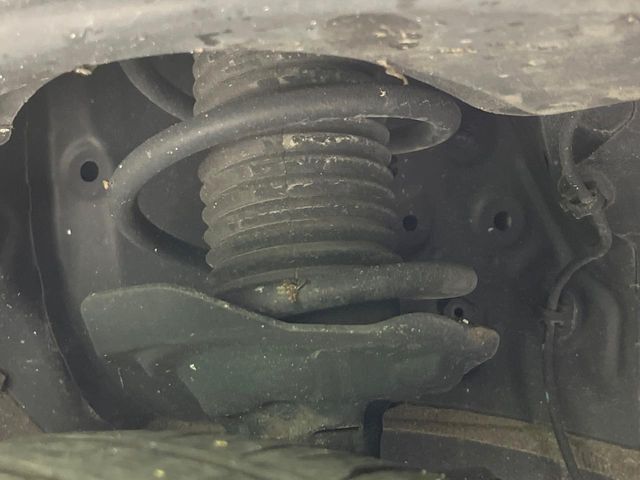 お車を安心してお乗りいただく為には、足回りの定期点検が欠かせません。サービスサポート（有償保証）では無料点検もご提供しており、安心のカーライフをお過ごしいただけるサポート体制が整っています。