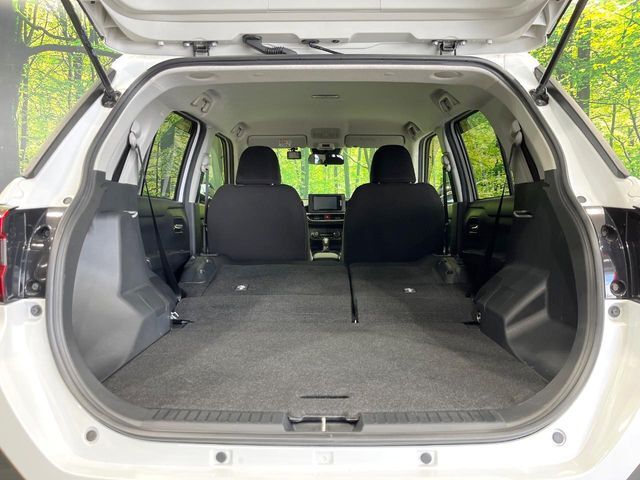 普段のお買い物や通勤、送迎等に十分な荷室スペースを確保しております。セカンドシートを倒すと、大きな荷物の積載も可能です♪