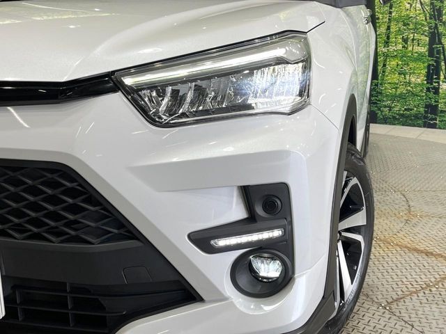 【シーケンシャルターンランプ付きLEDヘッドライト】人気の『流れるウィンカー』付きのLEDヘッドライトを装備♪高級感はもちろん、点灯時は存在感たっぷりで他車からも認識されやすく安心です。