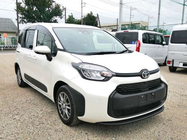 「家族のためにどんな福祉車両を選んだらいいだろう」、「福祉車両を初めて使うけど、使い方聞けるのかな」福祉車両を探す方の不安を取り除き、そばで助言させていただくのが当店の営業方針です。