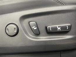 【運転席】座り心地が良いシートなので長時間の運転でも快適にお過ごしいただけます。新品のフロアマットのご注文も可能です。掲載箇所以外にご希望の写真がございましたらお気軽にお問い合わせ下さい。