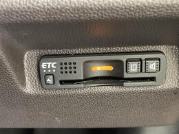 【ETC】有料道路を利用する際に料金所で停止することなく通過できる、ETC車載器（ノンストップ自動料金収受システム機器）が装備されています。セットアップを行うことで利用可能になります。