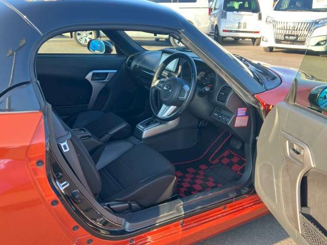 【シートヒーター】シートヒーターはエアコンよりも温まるのが早いので冬場の運転には必須ですね♪