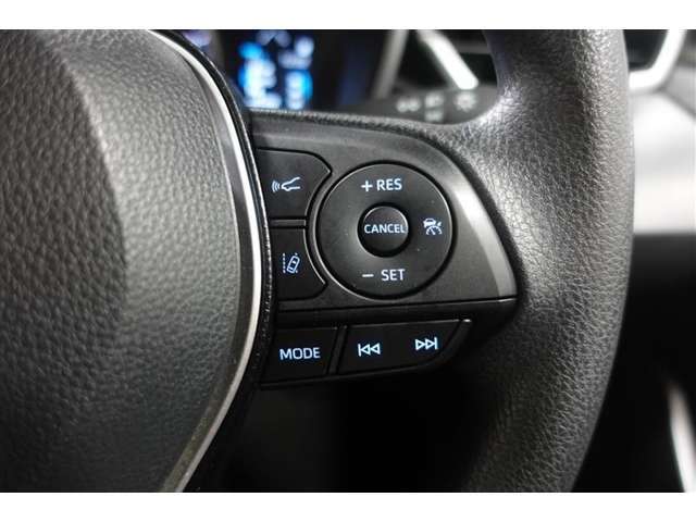 クルーズコントロール装備！高速道路ではSETした速度をキープして走行してくれるので長距離ドライブも楽です！