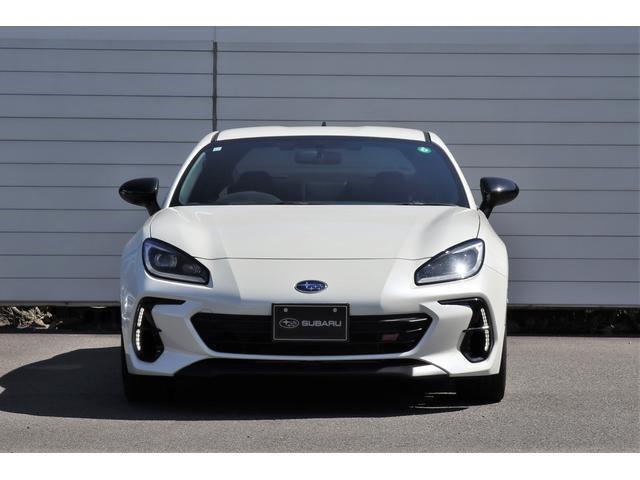 ☆スバルのFR小型スポーツカー、走りを主張するフロントマスク☆