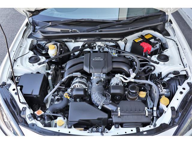 2.4L BOXER D-4Sエンジン(FA24) 高回転まで一気に吹け上がる滑らかな回転フィール、必要十分なパワーと中・低速域における高トルクを両立。