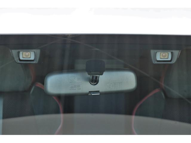 こちらがアイサイトのステレオカメラです。