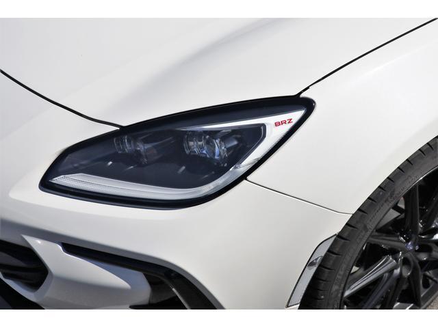 STI スポーツ グレードのみチェリーレッドレターマーク付フルヘッドライトです。