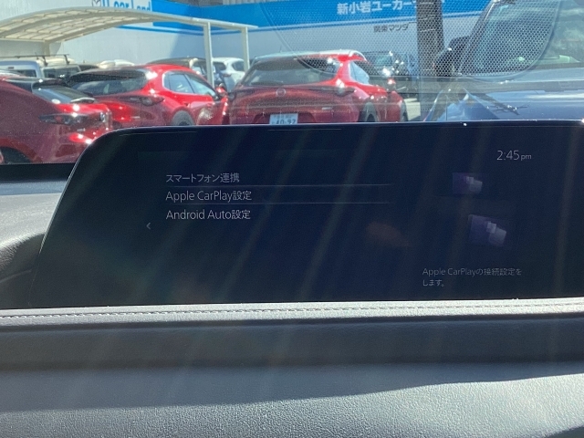 Apple Carplay・Android Autoでマツダ コネクト（コマンダーコントロール）でスマートフォンを操作して、通話、音楽を聴いたり、マップで目的地を調べることができます。