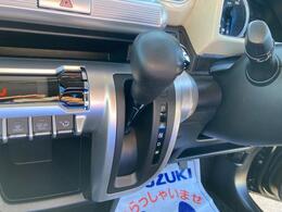 インパネ回りです。インパネシフト採用で足元空間が広々しています。広々とした空間は運転の疲れを軽減します♪