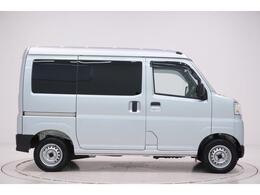 県内13店舗にて常時500台以上ダイハツ車を展示中です。見て、触って、納得のいく一台をぜひ見つけてください。