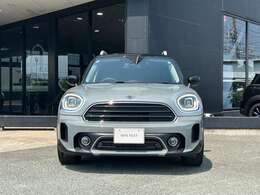 ヘッドライト・フォグランプはLEDです。とても明るく長寿命です。白い光で高輝度。暗闇での視認性に優れています。