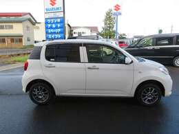 リアガラスはプライバシーガラスです。防犯上も安心です。