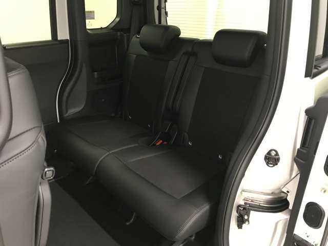 ご購入後には洗車も欠かせませんよね！？当店では、洗車のプロが普段お手入れが行き届かない箇所も済み済みまで綺麗にしています！