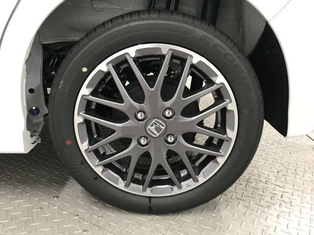 シートも綺麗に保ちたい！！という方には、シートコーティングがオススメ！ご納車前の施工をオススメしています！