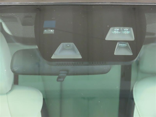 このカメラで障害物を感知します,レダーブレキ付で,いざという時に安心です.