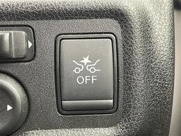 【衝突被害軽減ブレーキ】走行中に前方の車両と歩行者を認識。衝突の危険が高いと判断した場合に警報や緊急ブレーキで衝突回避や衝突時の被害を軽減。前後の踏み間違いによる誤発進も抑制します。