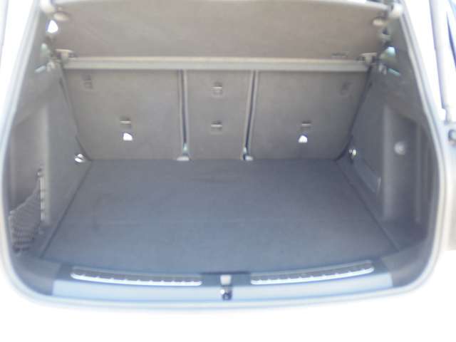 ラゲッジスペースも広々使えます♪