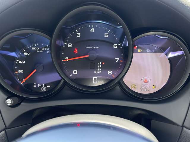 【スピードメーター】『スピードメーター』の画像になります。メーターがシンプルで見やすく運転しやすいですね！