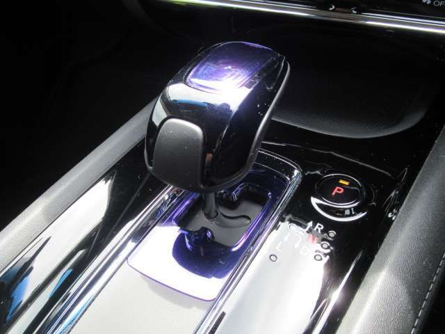 ■高速道路にて試乗走行を行い、THIRTY規定をクリアした車両のみの展示を徹底しています。