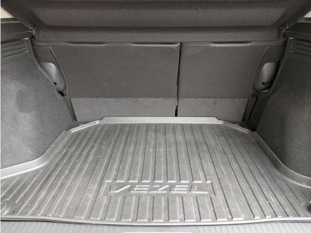 モーターネットでは、入庫の際に経験を重ねたスタッフが入念にチェックし自社基準をパスしたお車のみ展示しております。さらに、車のコンディションがお客様にも一目で分かるよう、展示車には車両状態表付