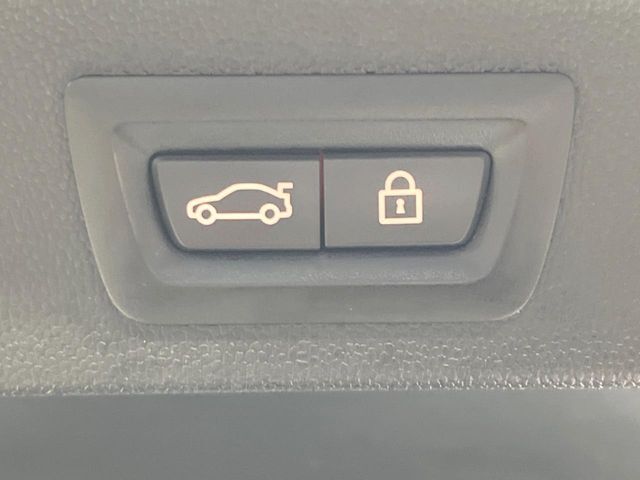 ●電動リアゲート：ワンタッチでリアゲートの開閉ができ、荷物などで両手が塞がっている状態でも簡単に開閉ができる便利機能です。