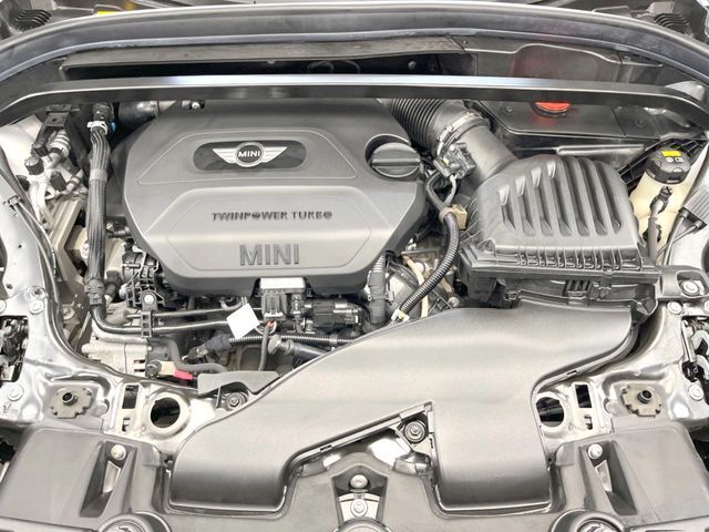 ●当店では、各メーカーの専用診断テスターを導入。国家資格を持つテクニカルスタッフも常駐しておりますので、万が一の際にも安心してご利用いただけます。