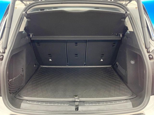 ●トランクルーム：趣味が広がる収容スペース！これだけの広さがあればお買い物やレジャーなどにも最適です！使用感も少なくきれいな状態を維持しております。