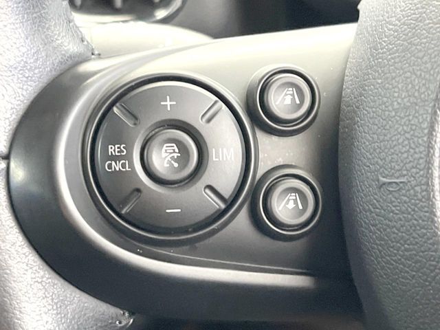 ●アクティブクルーズコントロール：前の車との車間距離を一定にとりつつ、一定速度で自動走行してくれる次世代のクルーズコントロール！主に高速道路や自動車専用道路で使用する便利な機能です！