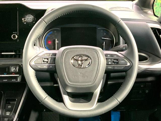 【純正革巻きステアリング】上質な革を使用することで、手にしっかり馴染みとても運転しやすいハンドルです♪